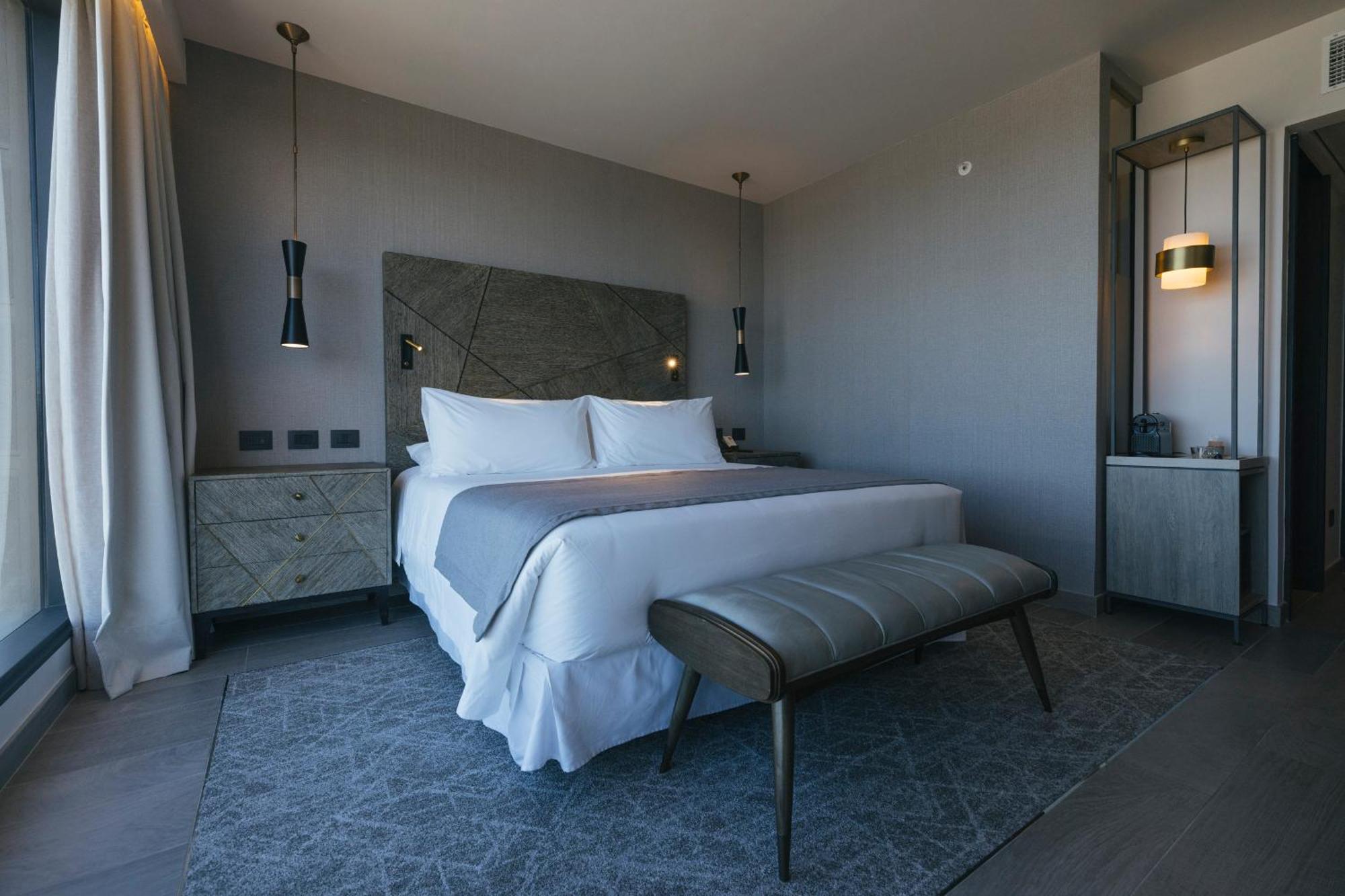 Cabo De Hornos Hotel